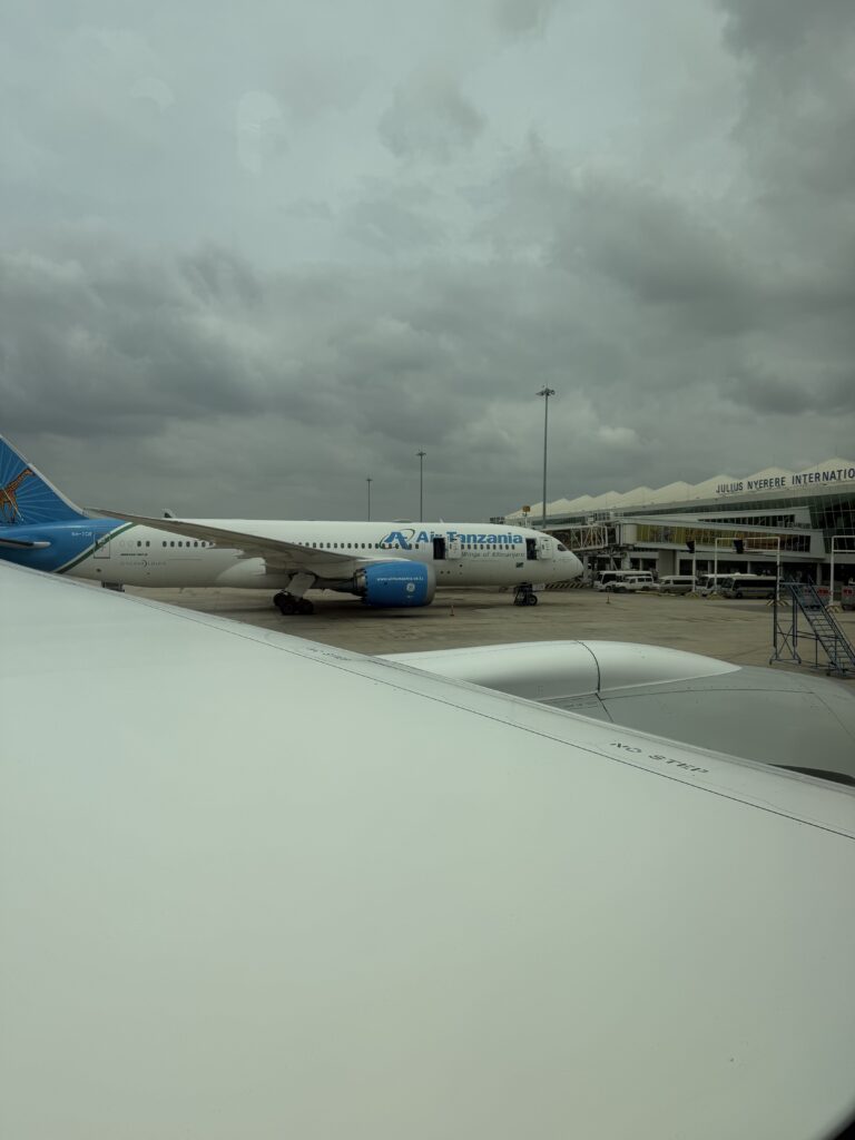 タンザニア 空港 AirTanzania